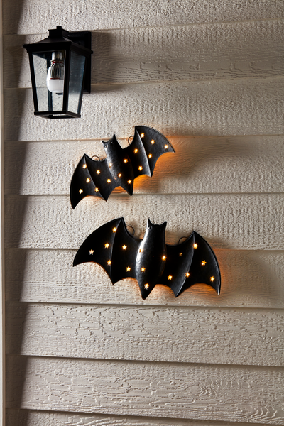 MUD PIE: LED LIGHT-UP TIN BAT DECOR